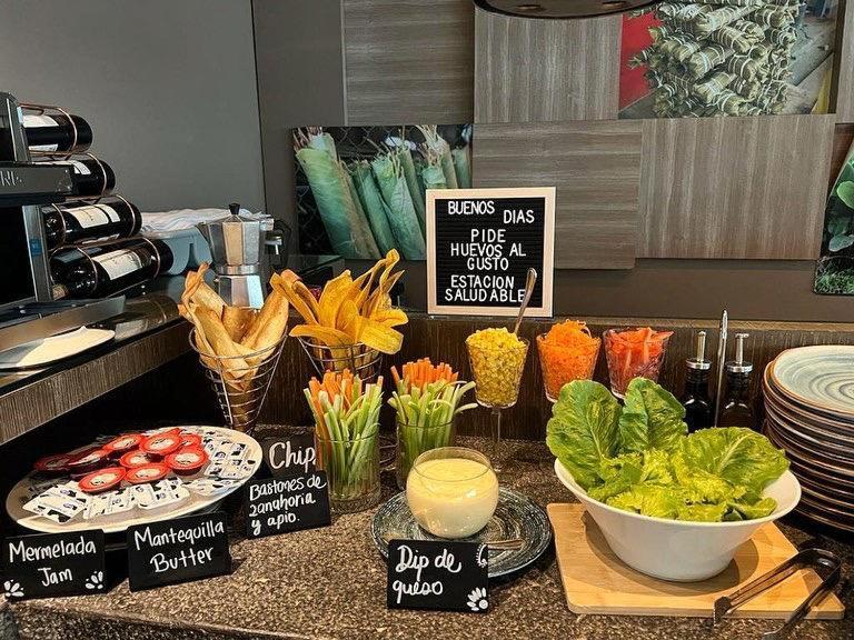Ghl Hotel Montería Exterior foto A salad bar at a restaurant in Madrid, Spain
